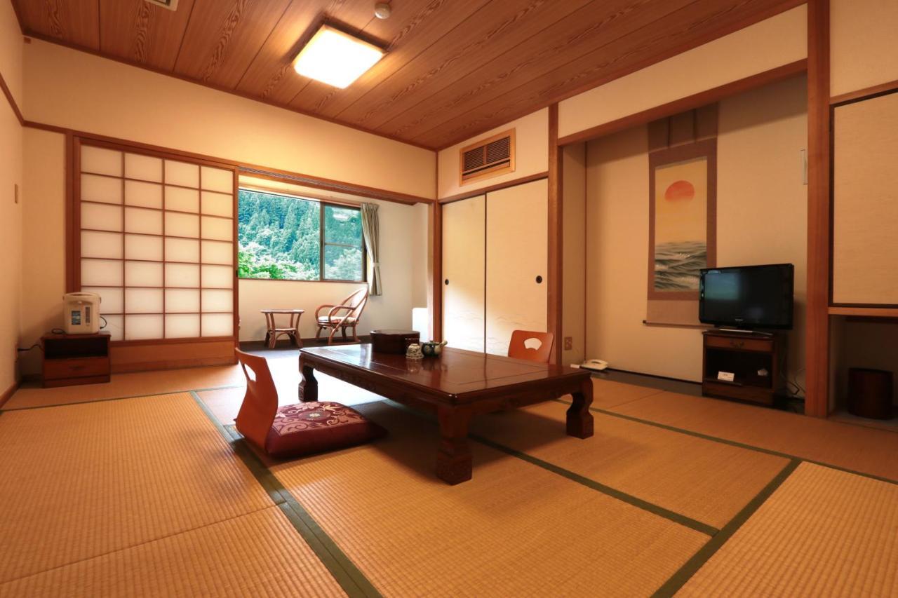 Kazuraya Hotel Miyoshi  Eksteriør billede