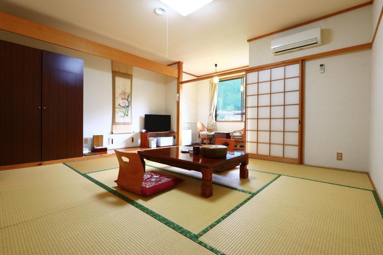 Kazuraya Hotel Miyoshi  Eksteriør billede