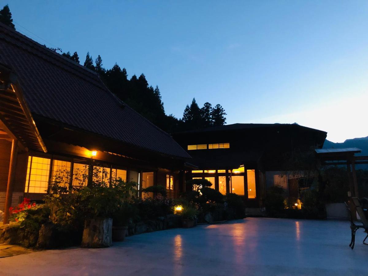 Kazuraya Hotel Miyoshi  Eksteriør billede