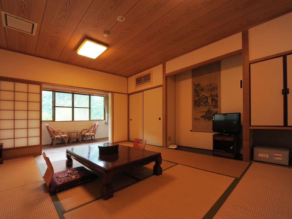 Kazuraya Hotel Miyoshi  Eksteriør billede